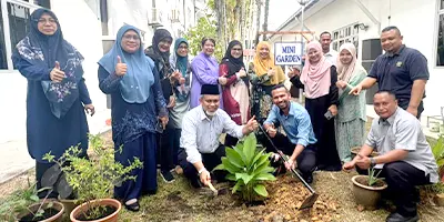 KEMPEN BUMI HIJAU: 1 STAF 1 POKOK @ ADTEC JTM KAMPUS…