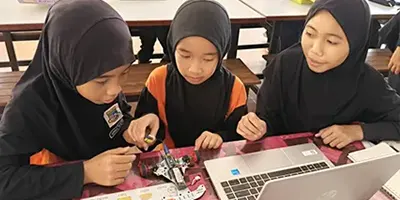 BENGKEL MIKROBOTIK DI SEKOLAH KEBANGSAAN CHENDERAH,…