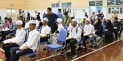 SESI PENDAFTARAN KEMASUKAN DAN TAKLIMAT KEPADA PELAJAR-PELAJAR…
