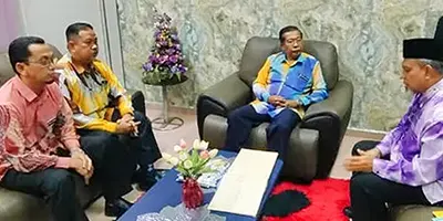KUNJUNGAN HORMAT PENGARAH ILP SELANDAR KE SEKTOR PENDIDIKAN…